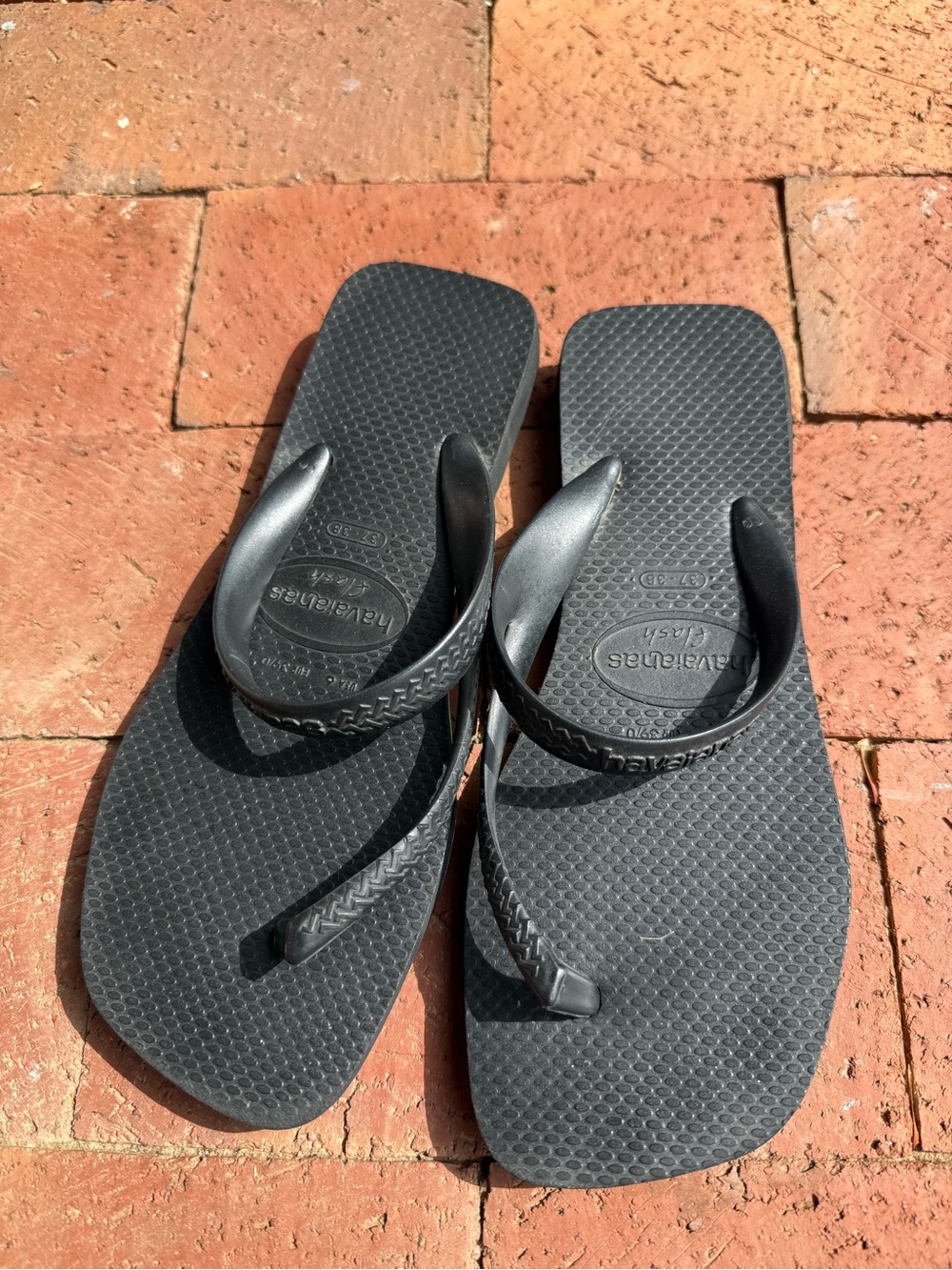 Havaianas Black Flip Flops - Size 6
